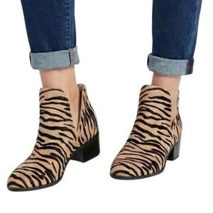 Pronto Zebra Print Cow Fur Ankle Boots Cutout Heel Size 6M Casual Booties Chic